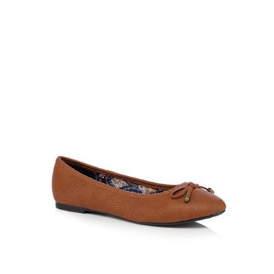Mantaray Tan bow applique slip-on shoes